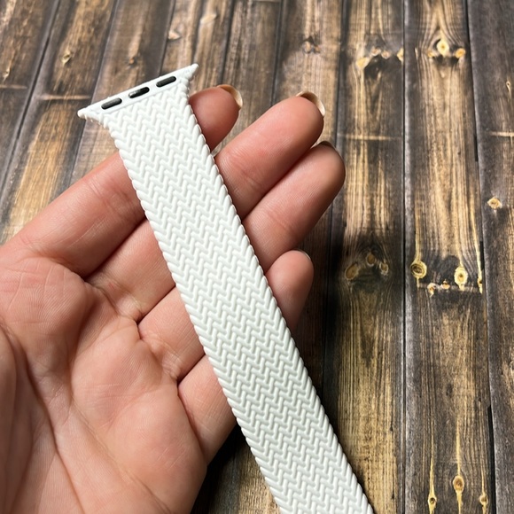 5for$10 White Zigzag Textured Silicone 38mm/40mm/41mm Apple Watchband NWT - Picture 3 of 4